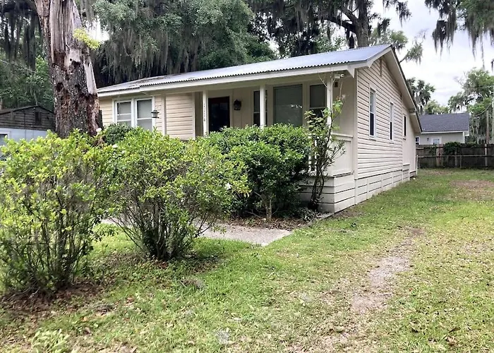 Walk To Bay Street And Historic Downtown Beaufort! Close To Parris Island Mcrd!!