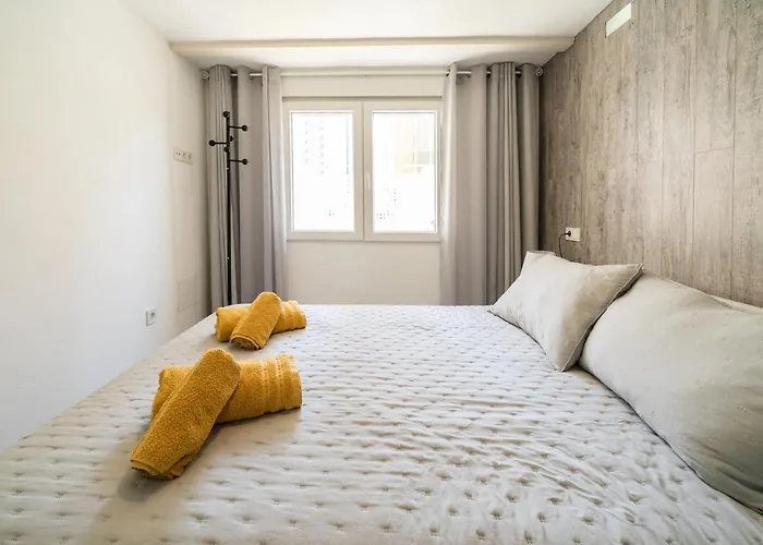 Apartamento ALMA con terreno privado y parking compartido - a 800m de Playa Poniente