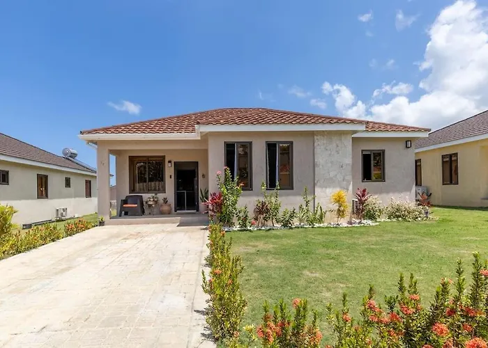 Sun Shine Luxury Villas 2 Bedroom Pool & Gym Ocho Rios St Ann