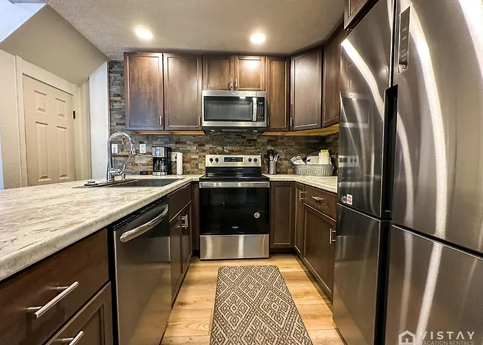 Luxury Ski Condo With Hot Tub