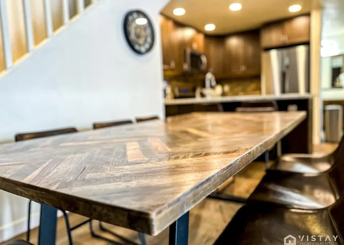 Luxury Ski Condo With Hot Tub