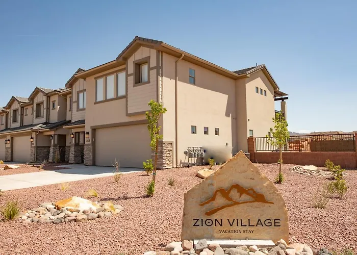 The Pad Spacious Luxury Retreat Sleeps 23, Private Pool, Spa, Game Room And More