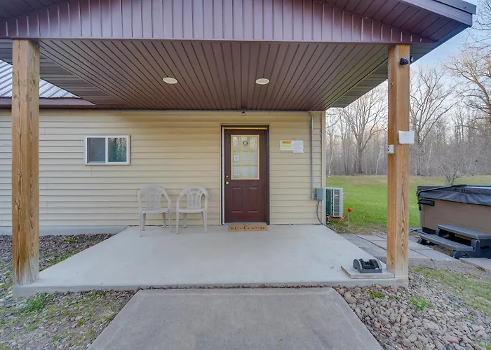 Cozy Birchwood Retreat On Utv Trail W/ Hot Tub!