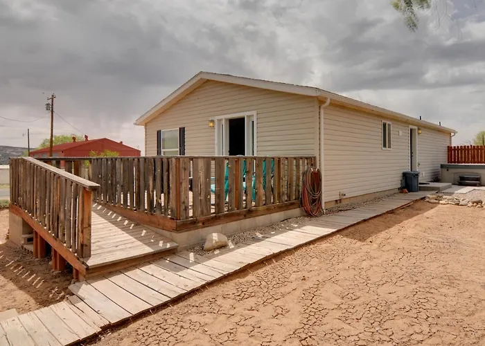 Utah Retreat - Hot Tub, Deck & Near National Parks