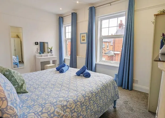 Seaside Escapes - With Relaxing Hot Tub!