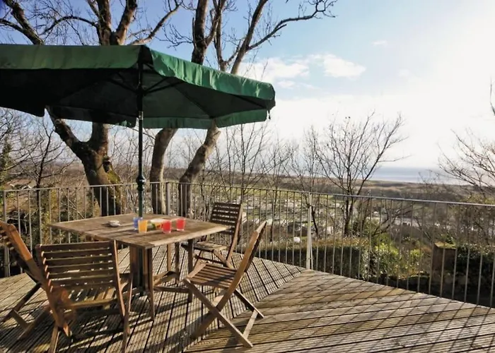 Cottage , Seaside Views, Quiet Beach, Awesome View