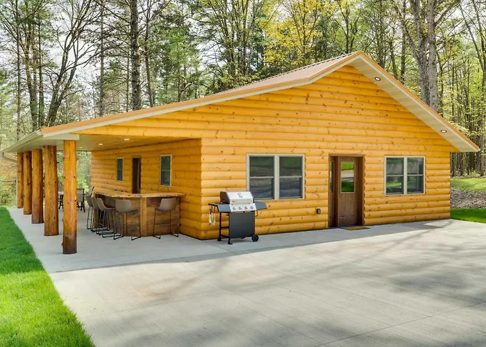 Near Memorial Park: Lake Arbutus Vacation Rental