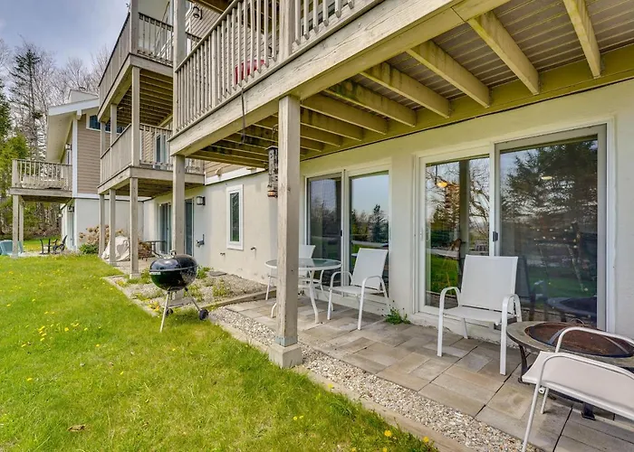 Ski-In/Ski-Out Bromley Mtn Condo: Wood Fireplace!