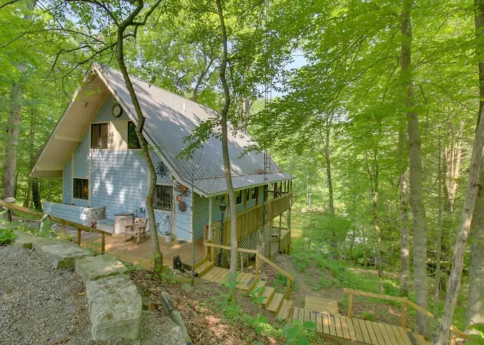 Riverside Cabin W/ 3 Decks In North Vernon!