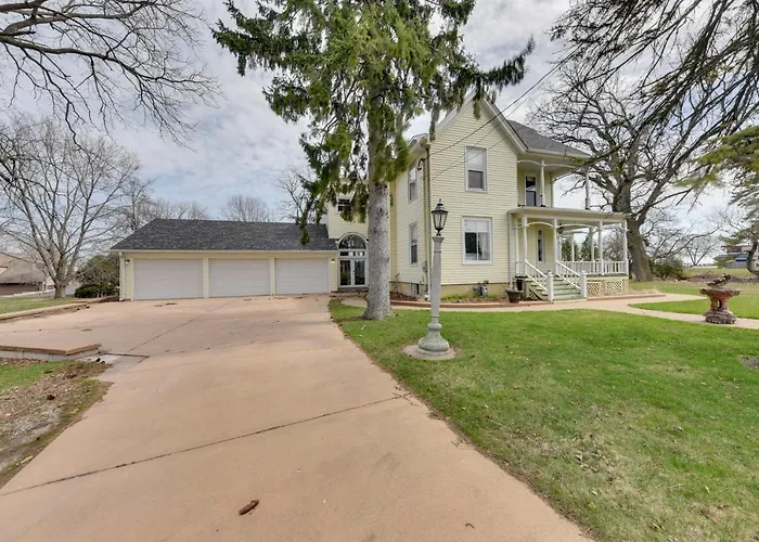 Lake Michigan Vacation Rental W/ Private Beach!