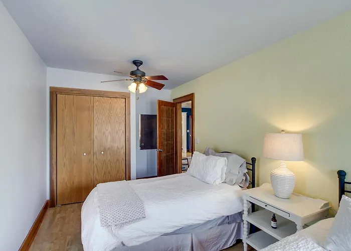 Elkhart Lake Vacation Rental 3 Mi To Road America!