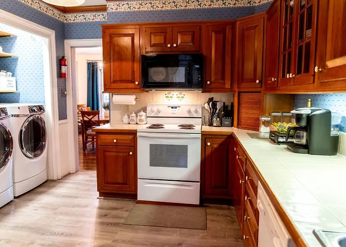 Charming Executive Victorian Mansion W/ Free Parking - Near Bucknell