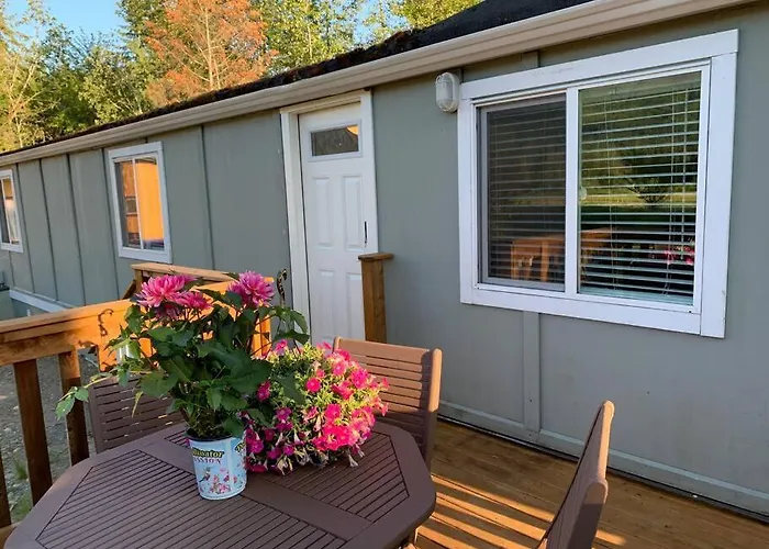 Cosy Country Mobile Home On 18 Acres Farm Sleeps 5