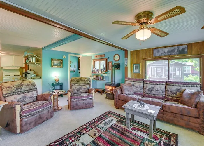 Riverfront Nature Getaway Near Downtown Pine City!