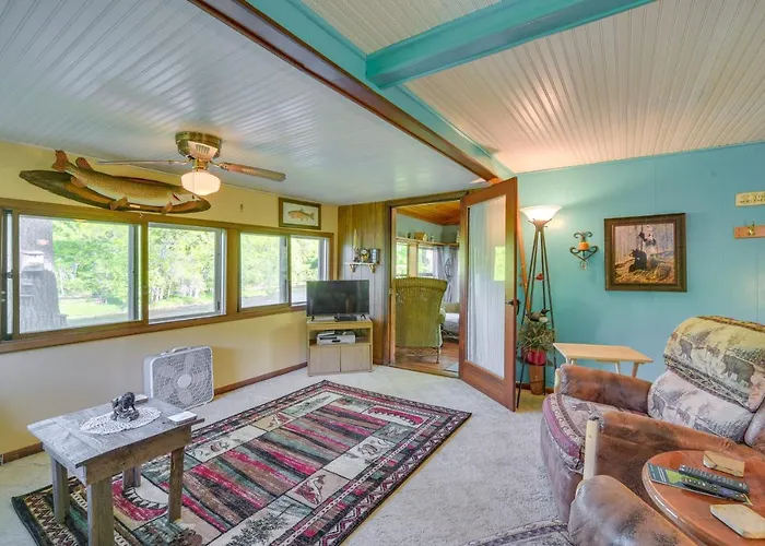 Riverfront Nature Getaway Near Downtown Pine City!