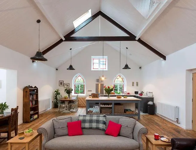 Chester'S Only Tin Chapel - Unique, Spacious 2 Bedrooms, Garden And Free Parking