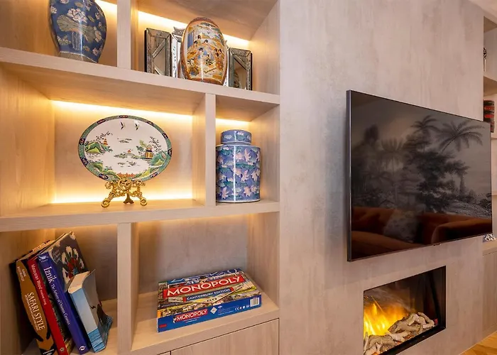 Luxury Central Home - Parking & Ev Point, Superking Bed