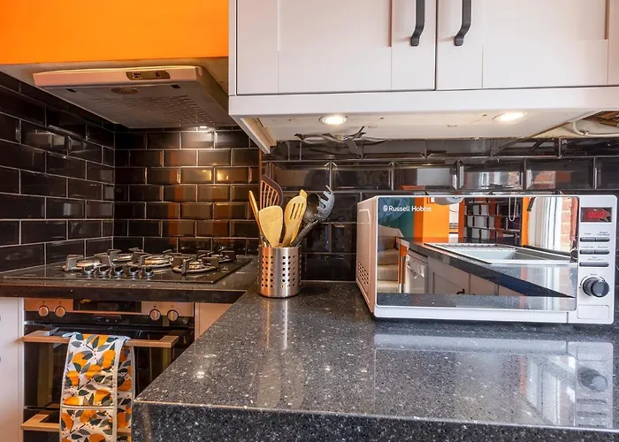 Luxury Central Home - Parking & Ev Point, Superking Bed