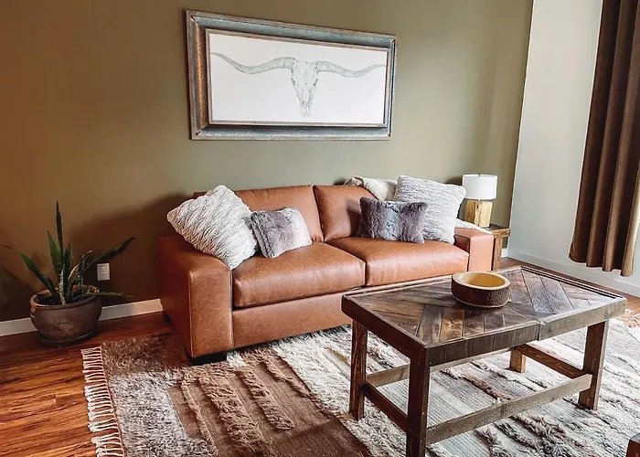 Cozy Cabin - 2 Miles To Broadway & Free Parking