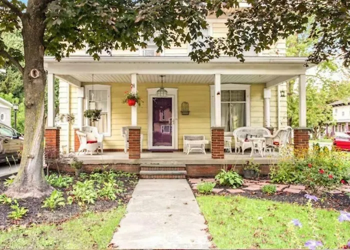 Walk To Parks! Dining & Lake! Close To Hike Trails!