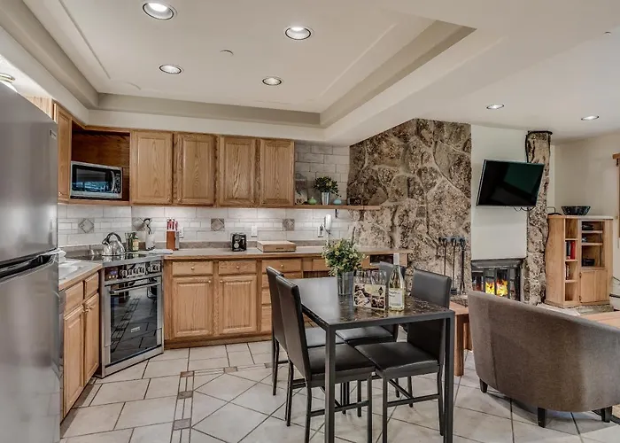 Laurelwood Condominiums 203