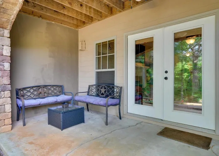 Lake Oconee Abode W/ Patio, Grill & Fire Pit Table