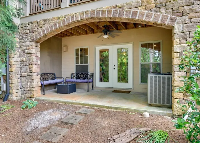 Lake Oconee Abode W/ Patio, Grill & Fire Pit Table