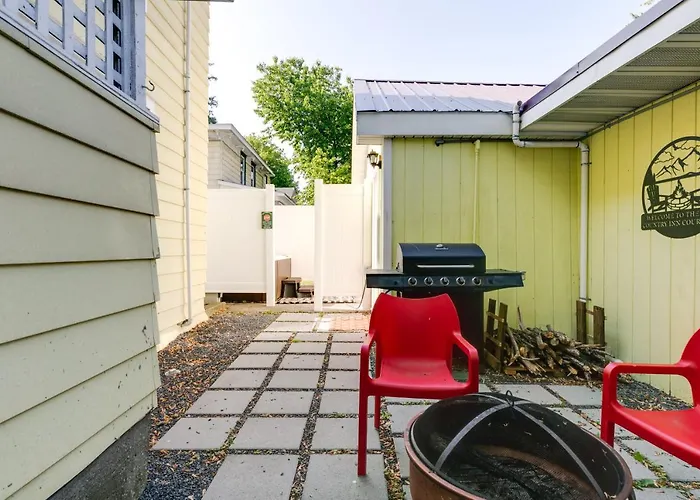 Walk To Parks! Dining & Lake! Close To Hike Trails!