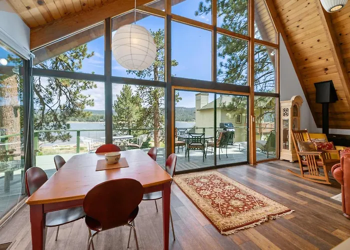Moonlight Shores Lakefront -Big Bear View Cabin, Hot Tub, Fireplace, Bbq