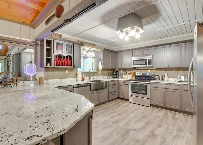 Large Cabin With Hot Tub, Game Room And Fire Pit! Cleveland