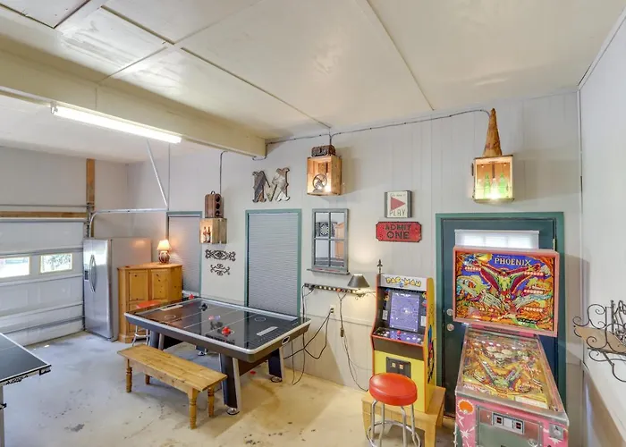 Large Cabin With Hot Tub, Game Room And Fire Pit! Cleveland