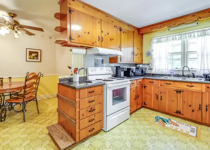Peaceful Camden Vacation Rental ~ 3 Mi To Town!