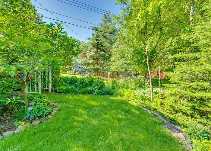 Pet-Friendly Extended Stay Walk To Delavan Lake