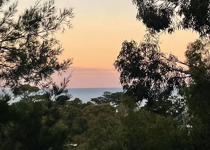 Seaview Treehouse - Three Minute Walk To The Beach