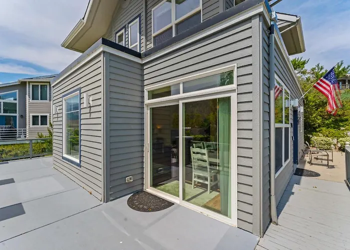 Beaches And Breezes On Wapato - 4 Bed 4 Bath Vacation Home In Wapato Point