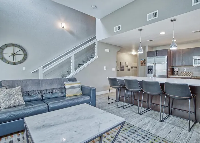 Modern Townhome Near Old Town, Breweries, & River!