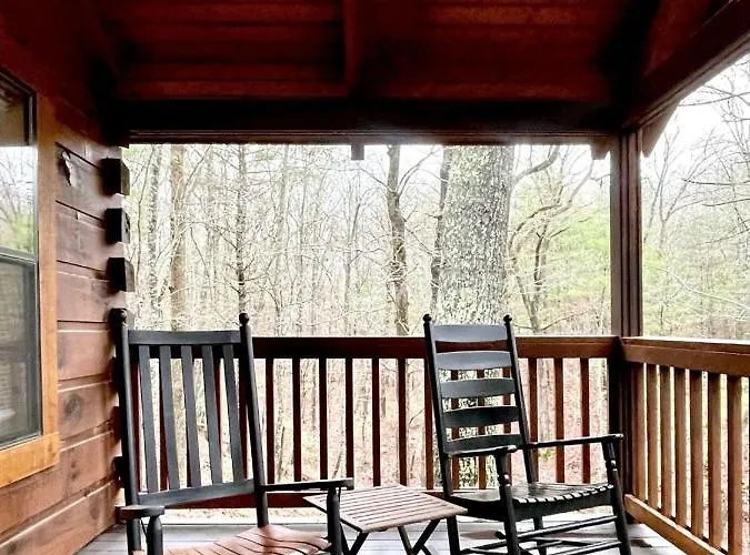 Crazy Bear - Motorcycle Friendly Home With Hot Tub And Grill