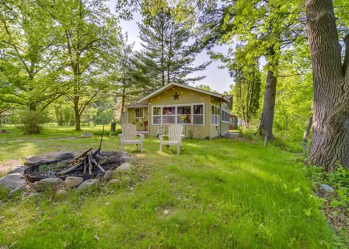 Riverfront Nature Getaway Near Downtown Pine City!