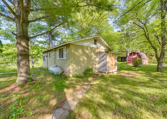 Riverfront Nature Getaway Near Downtown Pine City!