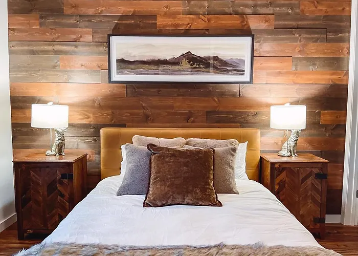 Cozy Cabin - 2 Miles To Broadway & Free Parking