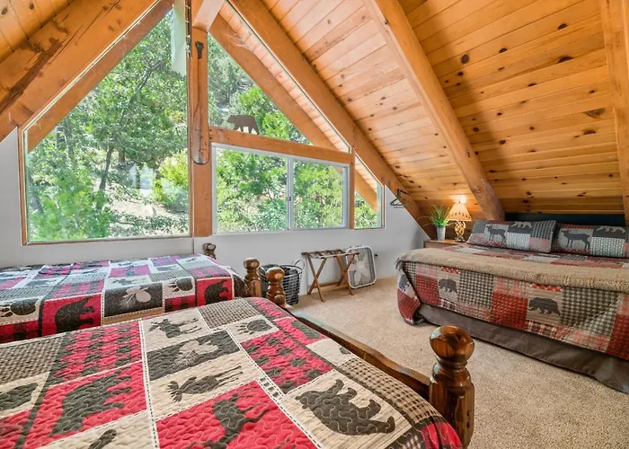 Moonlight Shores Lakefront -Big Bear View Cabin, Hot Tub, Fireplace, Bbq