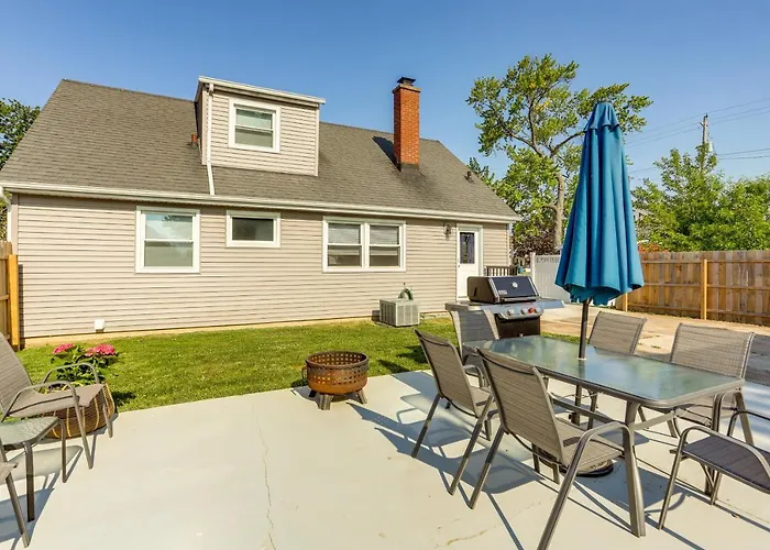 Dog-Friendly Port Clinton Home: Walk To Lake Erie!