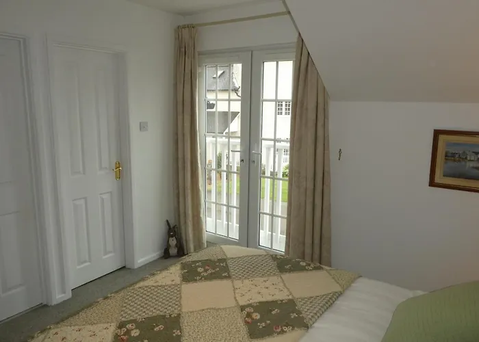 Liming Lodge - Lakeside Home In The Cotswolds