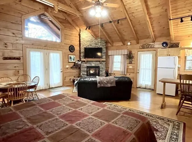 Romantic Laurel Wood Home With Private Hot Tub