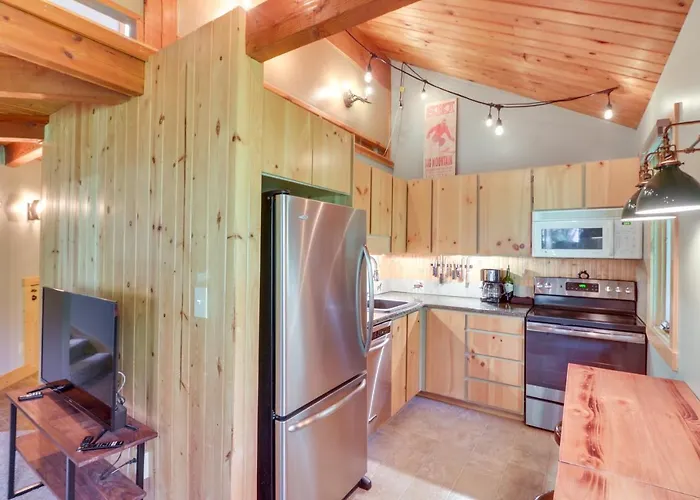 Cozy Resort Condo ~ 2 Mi To Whitefish Mtn Resort!