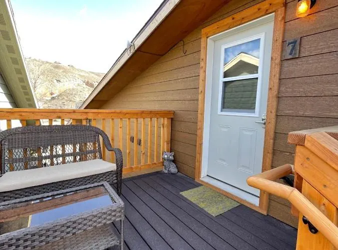 Rhodopa Lodge At Yellowstone