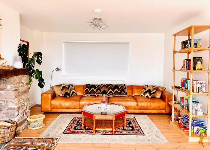 Gordy Hall -Sea Facing Welsh Cottage With Stunning Views