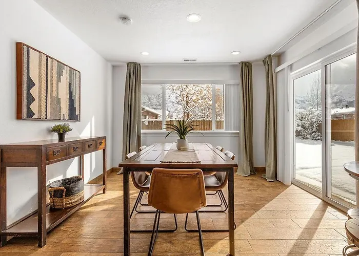 Modern Home Near Uvu And Byu With Hot Tub And Mountain Views