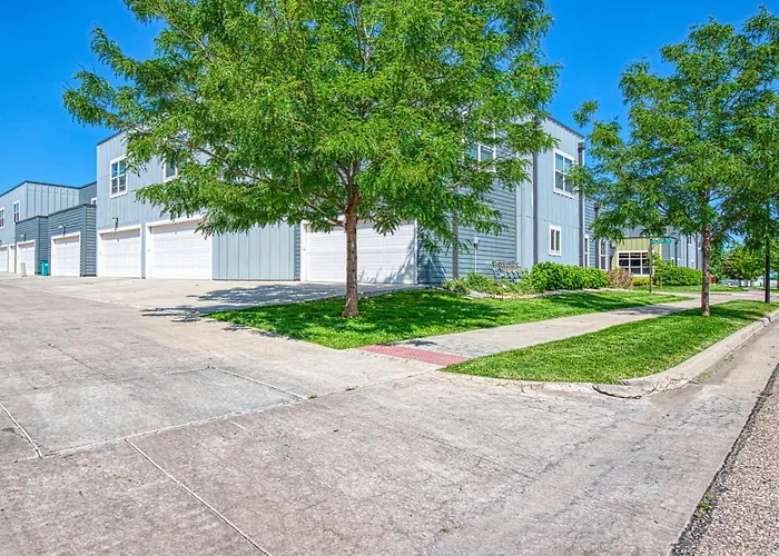 Modern Townhome Near Old Town, Breweries, & River!