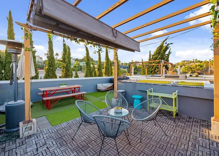Chic Silver Lake Oasis With Breathtaking City Skyline Views, Private Rooftop & Garage
